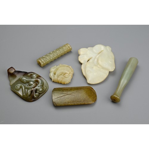 128 - SIX CHINESE CARVED JADE ITEMS. Comprising: a mottled jade pendant carved with a mythical beast, a pa... 