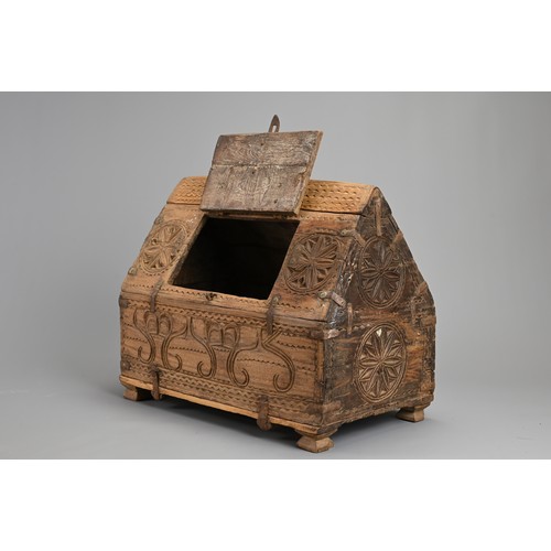 122 - AN INDIAN CARVED WOODEN DOWRY CHEST, 20TH CENTURY. With hinged panel to the roof of the box with iro... 