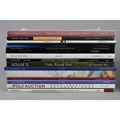 315 - A MIXED QUANTITY OF VARIOUS AUCTION CATALOGUES. Mainly Asian Art catalogues to include Christie's, S... 