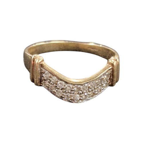 401 - 9CT GOLD & DIAMOND RING