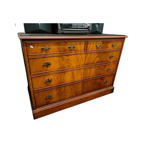 226 - ANTIQUE CHEST OF DRAWERS