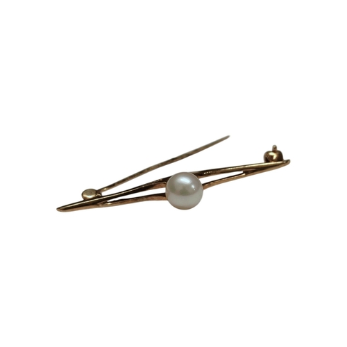 133 - 9CT YELLOW GOLD PEARL BAR BROOCH 2.11G