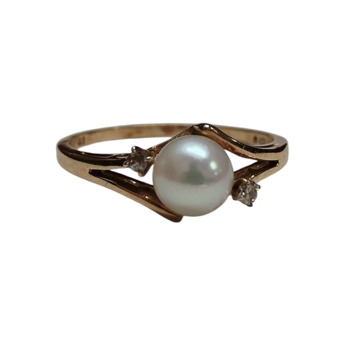 36 - 9CT YELLOW GOLD PEARL AND 2 STONE DIAMOND RING 1.5G SIZE M AND A HALF