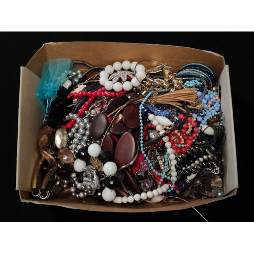 39 - BOX OF VINTAGE JEWELLERY