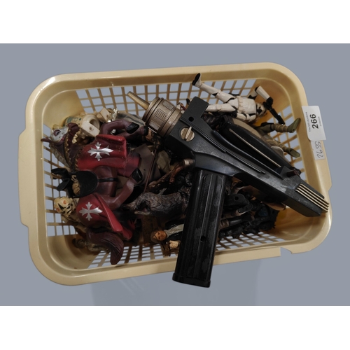 266 - QUANTITY OF STAR WARS AND STAR TREK FIGURES