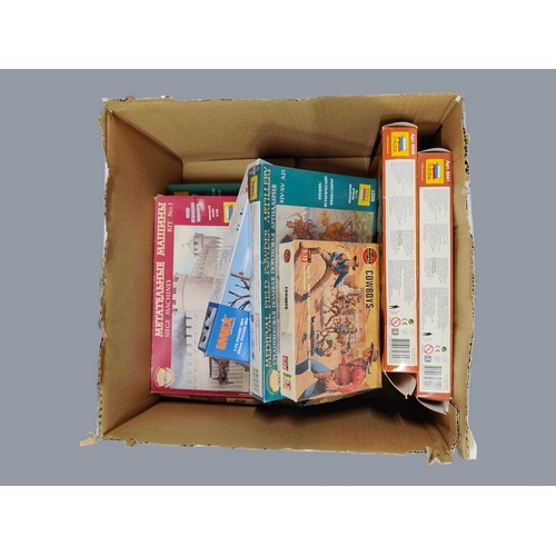 285 - QUANTITY OF MODEL KITS