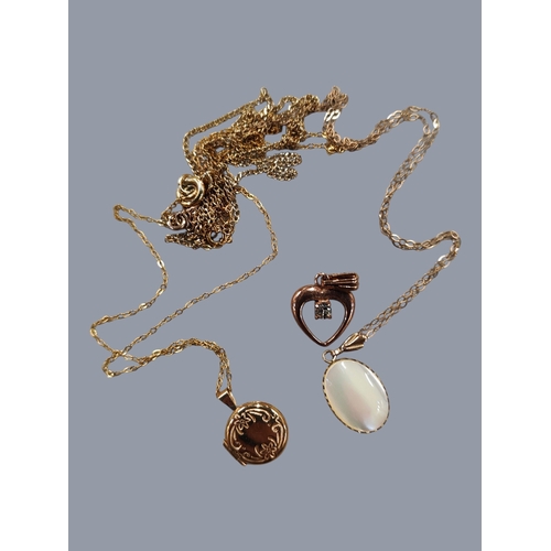 423 - BAG OF 9 CARAT GOLD ITEMS 4.5G