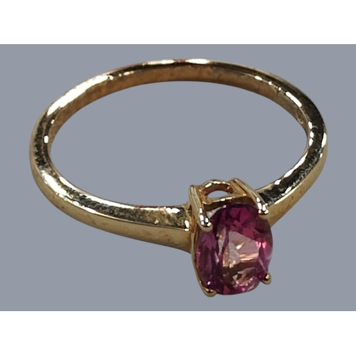 430 - 9 CARAT GOLD AND FLAMINGO TOPAZ RING 1.64G
