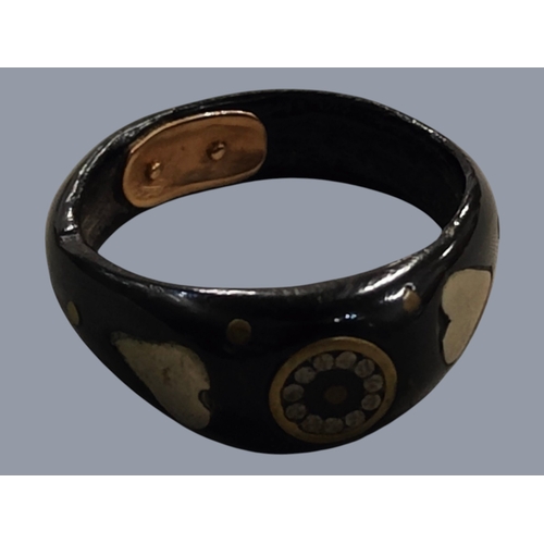 431 - VICTORIAN SILVER AND GOLD ENAMEL MOURNING RING IN PERIOD BOX