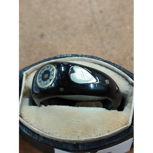 431 - VICTORIAN SILVER AND GOLD ENAMEL MOURNING RING IN PERIOD BOX