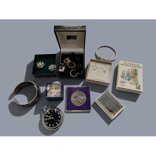 442 - COLLECTION OF SILVER JEWELLERY, COLLECTORS COIN AND A POCKET WATCH