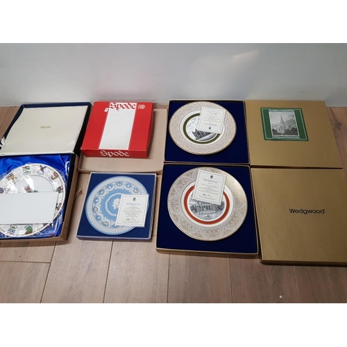 106 - 2 LIMITED EDITION WEDGWOOD PLATES SALISBURY AND ST PAULS CATHEDRAL BOTH WITH CERTIFICATE OF AUTHENTI... 