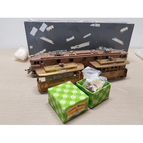 150 - BOXED KAWAI MODEL TRAIN ENGINE AND 2 BRASS CARRIAGES WITH MOTOR AND ORIGINAL BOX