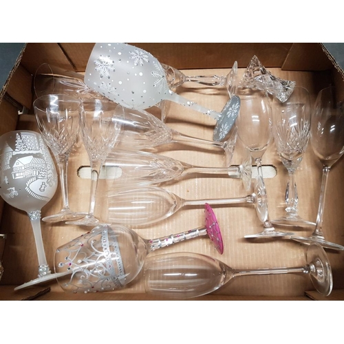 101 - BOX CONTAINING VARIOUS CRYSTAL AND COLLECTABLE GLASSES INCLUDES WINTER WONDERLAND AND MY TIARA FOR C... 