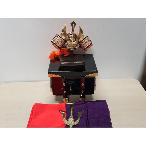 198 - ORNAMENTAL MINATURE SAMURAI HELMET IN BLACK LACQUERED BOX