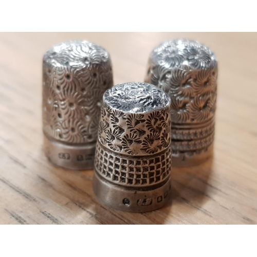 270 - 2 HALLMARKED BIRMINGHAM SILVER THIMBLES TOGETHER WITH HALLMARKED CHESTER THIMBLE 14.1G