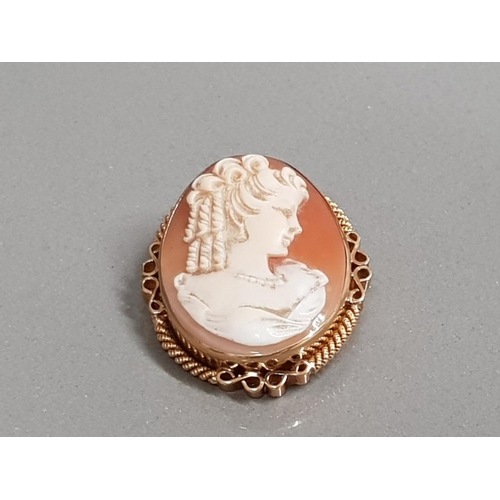 35 - 9CT GOLD CAMEO BROOCH 8.8G