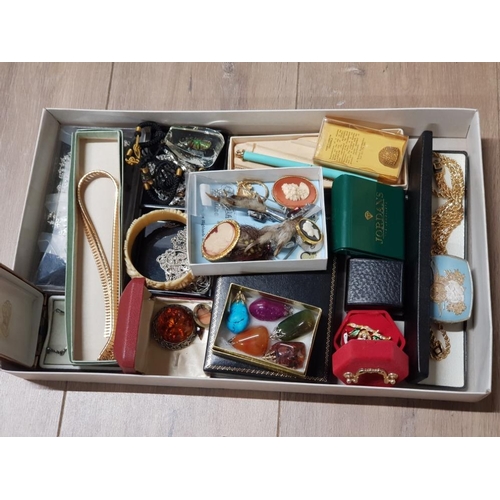 379 - TRAY OF MISCELLANEOUS COSTUME JEWELLERY INCLUDING CAMEO BROOCHES AND GILT NECKLACES ETC