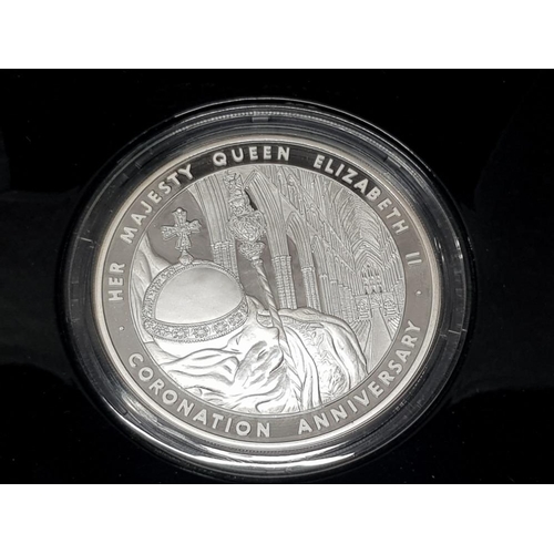 57 - UK 2013 ROYAL MINT CASED 5OZ SILVER 10 POUND COIN TO COMMEMORATE THE 60TH ANNIVERSARY OF THE QUEENS ... 