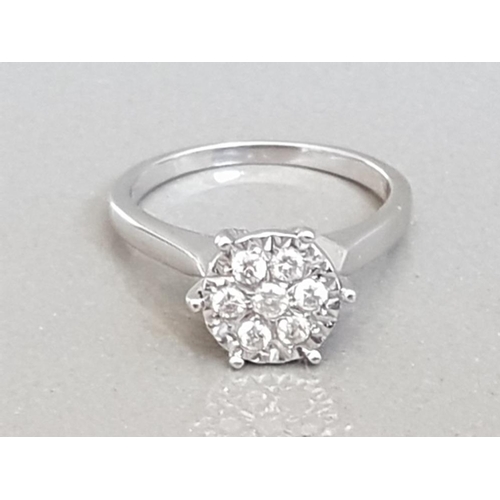 4 - 9CT WHITE GOLD DIAMOND CLUSTER SOLITAIRE RING 2.9G SIZE L1/2