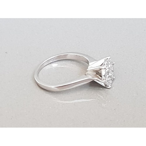 4 - 9CT WHITE GOLD DIAMOND CLUSTER SOLITAIRE RING 2.9G SIZE L1/2