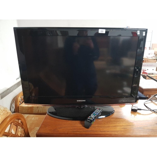 252 - 32 INCH SAMSUNG TV WITH REMOTE