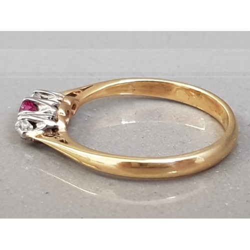 54 - LADIES 18CT YELLOW GOLD PINK AND WHITE THREE STONE RING 2.2G SIZE M1/2