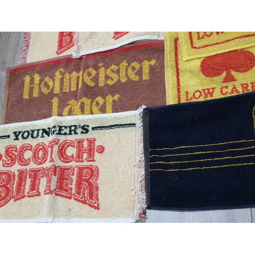 118 - A GOOD COLLECTION OF VINTAGE BAR TOWELS INCLUDING COLT 45 AND LCL ETC