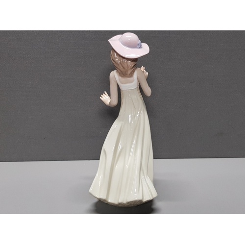 173 - NAO BY LLADRO FIGURE 1158 GENTLE BREEZE WITH ORIGINAL BOX