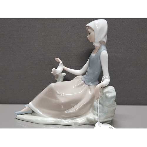 192 - LLADRO 4460 GIRL SHEPHERDESS WITH DOVE BIRD MINT CONDITION