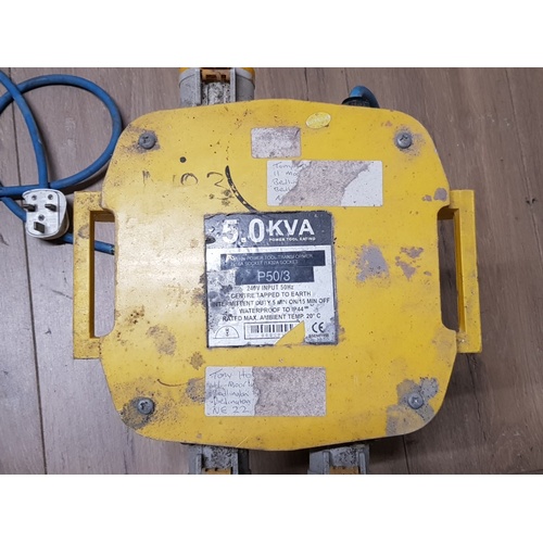 299 - 110V POWER TOOL TRANSFORMER WITH 3 SOCKETS 27CM X 33CM