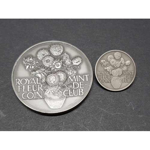 43 - ROYAL MINT FLEUR DE COIN CLUB SILVER  MEMBERSHIP MEDAL AND LABEL BADGE 2 PIECE SET HOUSED IN ORIGINA... 