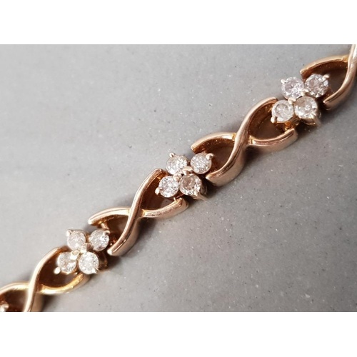 40 - 9CT YELLOW GOLD ORNATE DIAMOND CLUSTER BRACELET APPROXIMATELY 7 INCHES IN LENGTH 13.9G