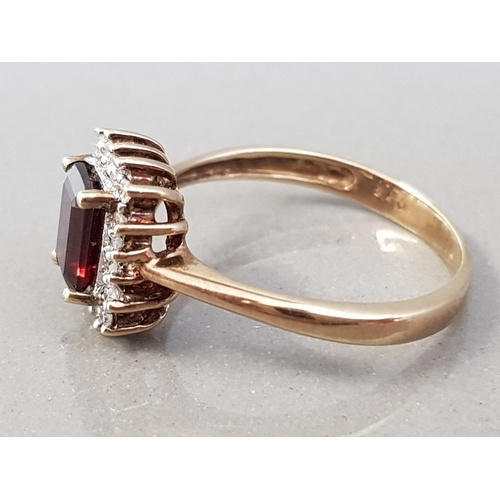 53 - 9CT YELLOW GOLD GARNET AND WHITE STONE CLUSTER RING 2.6G SIZE P