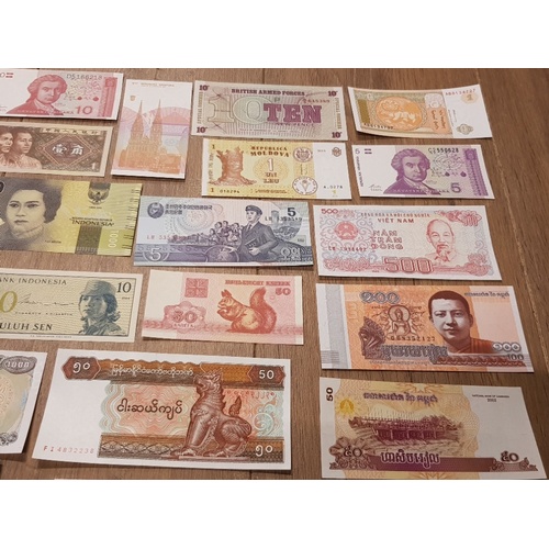 79 - 25 UNCIRCULATED WORLD BANK NOTES INC VIETNAMESE INDONESIAN AND BRITISH