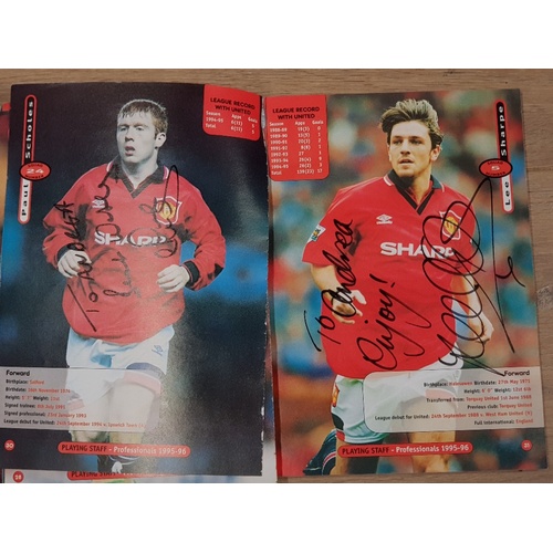 87 - OFFICAL MANCHESTER UNITED 1995 YEARBOOK BEARING SIGNED PICTURES INCLUDING DAVID BECKHAM, STEVE BRUCE... 