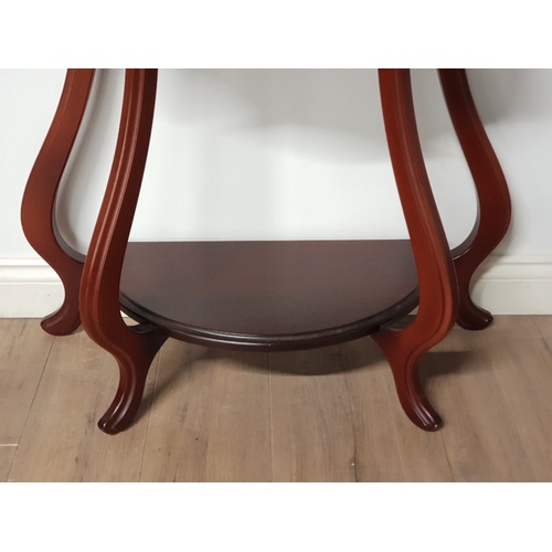 183 - A REPRODUCTION MAHOGANY SERPENTINE FRONTED HALL TABLE