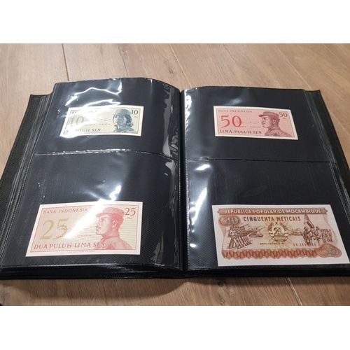 282 - AN ALBUM WHICH CONTAINS UNCIRCULATED 200 WORLD BANK NOTES INCLUDES INDONESIAN AUSTRALIAN ETC