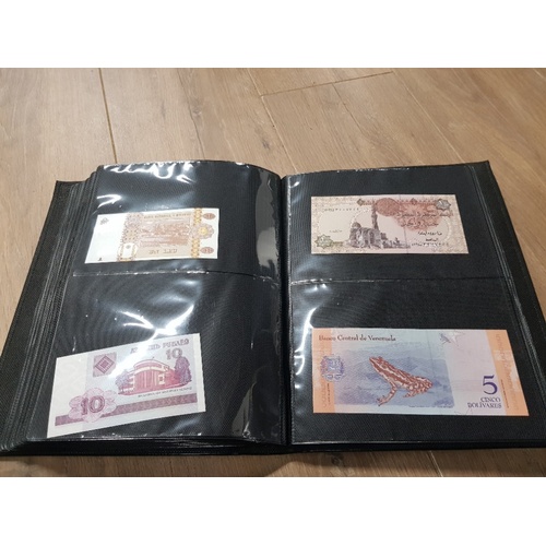 282 - AN ALBUM WHICH CONTAINS UNCIRCULATED 200 WORLD BANK NOTES INCLUDES INDONESIAN AUSTRALIAN ETC