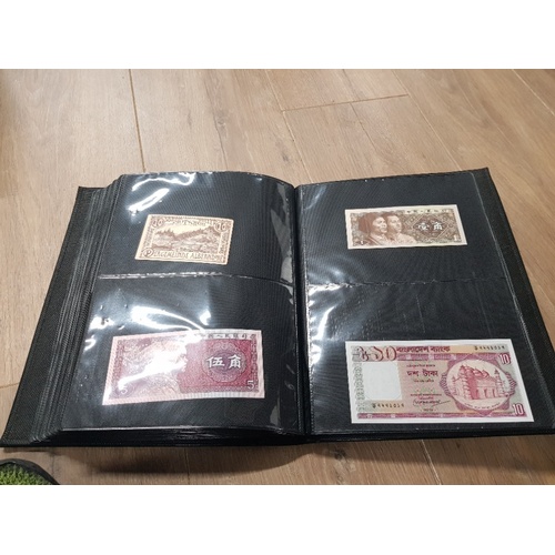 282 - AN ALBUM WHICH CONTAINS UNCIRCULATED 200 WORLD BANK NOTES INCLUDES INDONESIAN AUSTRALIAN ETC