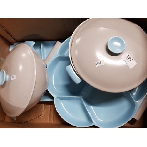 343 - BOX OF POOLE TWINTONE INC 2 COVERED SERVING DISHES PLUS OBLONG HORS DOVRES TRAY AND ONE HANDLED ONE