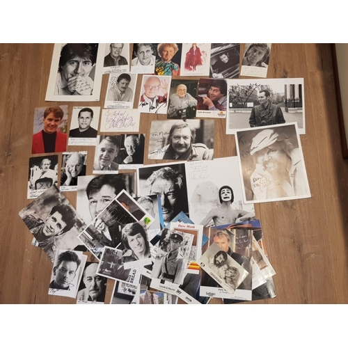 110 - 73 MALE ACTOR POSTCARDS ALL SIGNED INCLUDES JOHN TRAVOLTA, TIM PIGOTT SMITH, JOHN WELLS, TOM CONTI, ... 