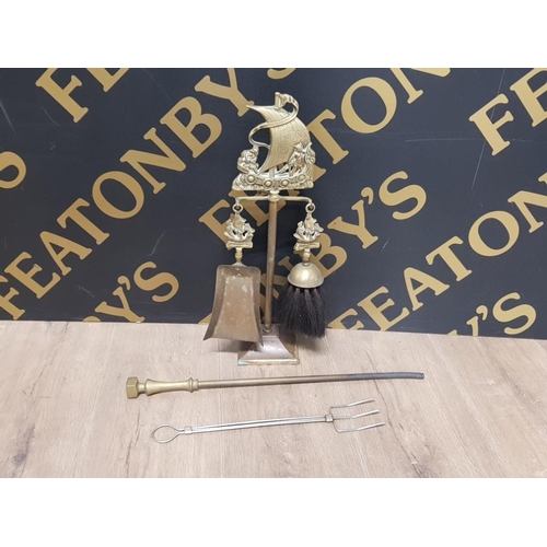 149 - VINTAGE SOLID BRASS GALLEON HEARTH TIDY WITH BRASS POKER AND WIRE TOASTING FORK