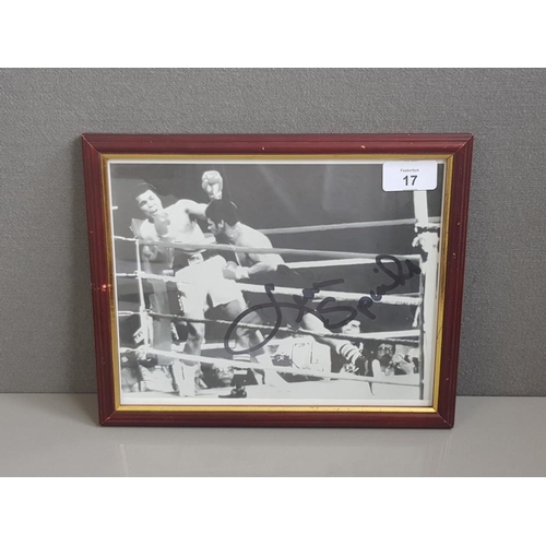 17 - BOXING LEON SPINKS SIGNED AUTOGRAPH BLACK AND WHITE ACTION SHOT OF HIM THROWING A PUNCH AT MUHAMMAD ... 