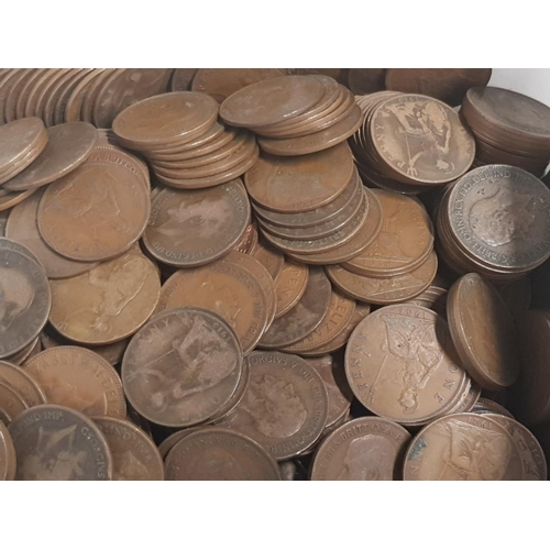 194 - A LARGE QUANTITY OF ONE PENCE PIECES MAINLY GEORGE V AND GEORGE VI