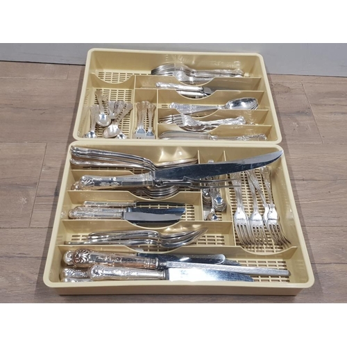 294 - A VERY LARGE AMOUNT OF SILVER PLATED CUTLERY IN THE QUEENS PATTERN INCLUDING SUPERB CARVING SET