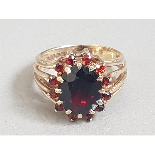 33 - VINTAGE LARGE 9CT GOLD AND GARNET RING 5G SIZE N