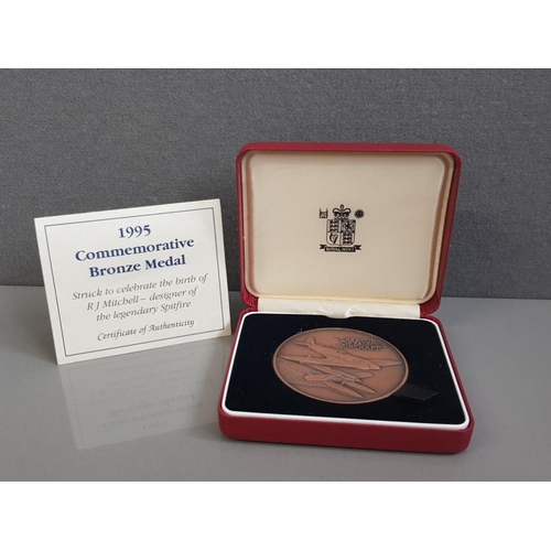 39 - HISTORICAL MEDALLION ROYAL MINT 1995 BRONZE MEDAL STRUCK TO CELEBRATE THE BIRTH OF R J MITCHELL THE ... 