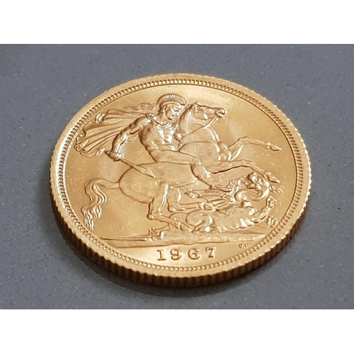 70 - 22CT GOLD 1967 FULL SOVEREIGN COIN