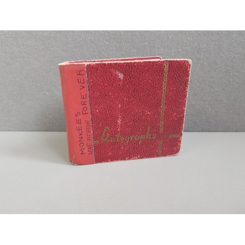 78 - AUTOGRAPHS MUSIC SMALL AUTOGRAPH ALBUM OF SIGNATURES FROM 1960S NEWCASTLE CITY HALL INCLUDES PETE TO... 